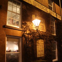 Burton Bridge Inn - Burton Bridge Inn, Burton-upon-Trent, England.