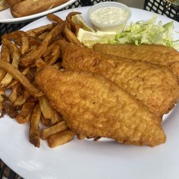 Fish and Chips. Suuuuuper crispy. Actually was a fan of the tartar sauce even though I never tend to wat it. Fries were bomb!