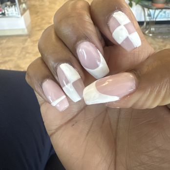 K's Nails - Boxes uneven and not neat and neither the white or pink color is filled in - Nail Salons Near Me - Willowick, Ohio K's Nails - Boxes uneven and not neat and neither the white or pink color is filled in - Nail Salons Near Me - Willowick, Ohio