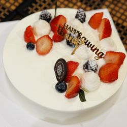 Paris Baguette - Strawberry Soft Cream Cake