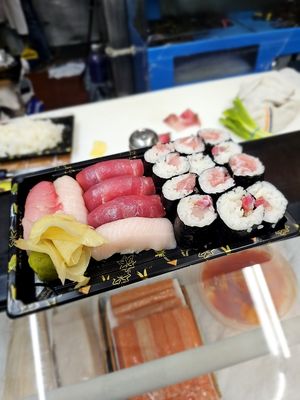 Roy's Fish Market by null