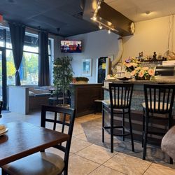 Thoom Thai & Sushi - Dining area