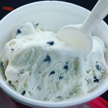 De Dee's Dairy - Cannoli ice-cream! - Ice Cream & Frozen Yogurt Near Me - Niagara Falls, New York
