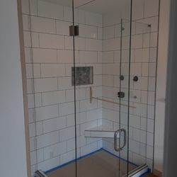 Exceptional Glass - A full height return panel with the door hinging off of it, & an inline panel.
