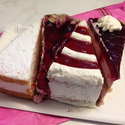 Böhmer's - Käsesahne, Himbeerschmand, Himbeerjoghurt und Burgunder-Rotwein-Torte - einfach nur lecker !!