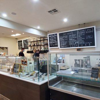 Bloomfield Creamery - Interior - Ice Cream & Frozen Yogurt Near Me - Pasadena, California