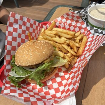Friday's Crabhouse - Burger - Seafood Near Me - Friday Harbor, Washington
