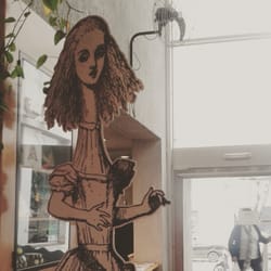Biblioteca Pública Municipal José Manuel Estrada - Muestra Alicia en el País de las Maravillas