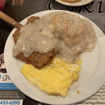 The Skillet Cafe - Chicken fried steak eggs and biscuit with gravy - American Near Me - Snowflake, Arizona