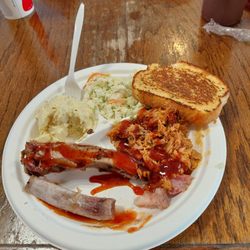 Georgia Bobs BBQ - Byron - Rib/pulled pork mix plate