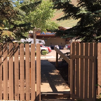 Hampton Inn Jackson Hole - Pathway to Albertsons next to hotel - Hotels Near Me - Jackson, Wyoming Hampton Inn Jackson Hole - Pathway to Albertsons next to hotel - Hotels Near Me - Jackson, Wyoming