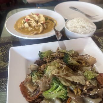 Simply Thai - Pad see you with beef - Thai Near Me - Sparks, Nevada