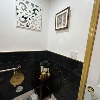 Un Cafe Con El Maestro - Restroom - Venues & Event Spaces Near Me - Humble, Texas Un Cafe Con El Maestro - Restroom - Venues & Event Spaces Near Me - Humble, Texas