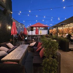 Napolita Pizzeria & Wine Bar - Northbrook - Back patio
