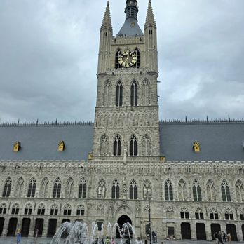 Grote markt - The Cloth Hall Tower & Fountain in Grote Markt - Farmers Market Near Me - Ypres, VWV