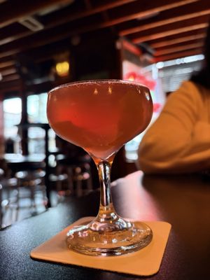 Linda's Tavern by null