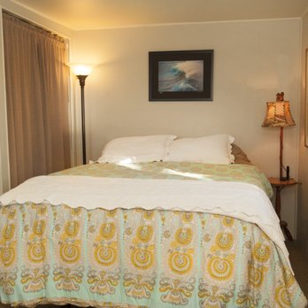 Knotty Pine Ocean View Cabin - Master bedroom with ocean view, TV and remote controlled adjustable queen bed - Guest Houses Near Me - Oceanside, Oregon