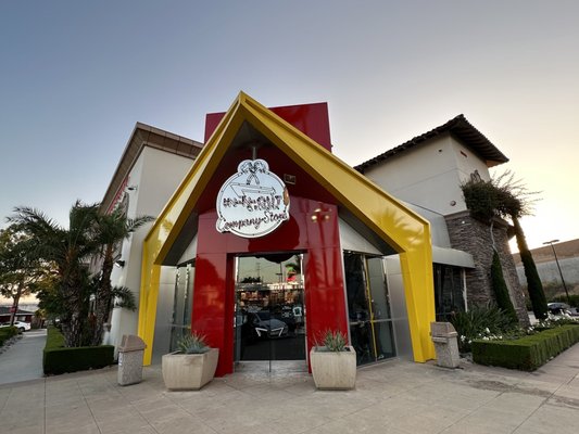 In-N-Out Burger by null