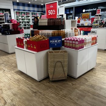 Bath & Body Works - Cosmetics & Beauty Supply Near Me - Paramus, New Jersey