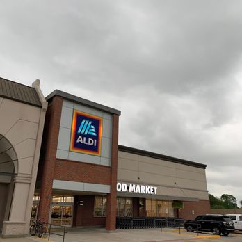 ALDI - Not busy during coronavirus season, but well stocked! - Grocery Near Me - Webster, Texas