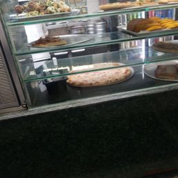 The food is a bit pricey but it doesn't disappoint!! Love the veggie slice and their garlic knots
