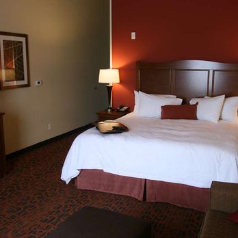 Hampton Inn & Suites Bastrop - Guest room - Hotels Near Me - Bastrop, Texas