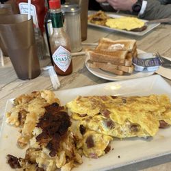 Plaza Diner - Meat lovers omelette
