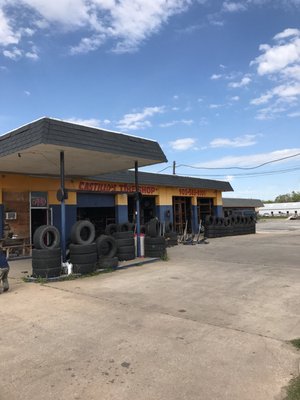 Castillo's Tire Shop