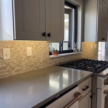 Corridor Building & Remodeling - a kitchen with stainless steel appliances - General Contractors Near Me - Vinton, Iowa