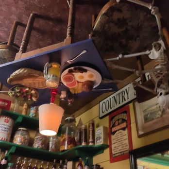 May Kelly's - This is on the ceiling, I loved this!! - Pubs Near Me - North Conway, New Hampshire