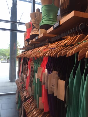 lululemon by null