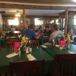 Famous Louises Rockhouse - Dining room