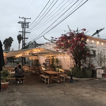 Blueys Kitchen - Front outside of Blueys early morning - Cafes Near Me - Santa Monica, California
