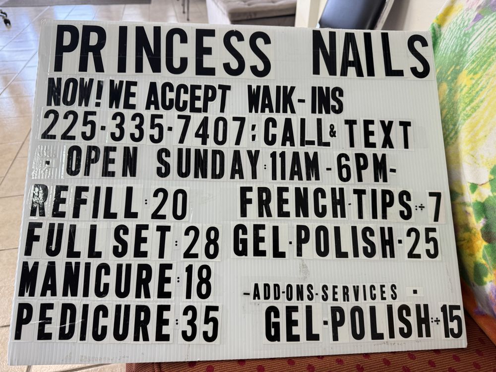 Princess nails Logo