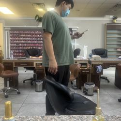 Heaven nail spa - Fire who ever this guy is. I told him to do a simple design (tortoise shell in brown) and it was clear he had no idea what he was doing.
