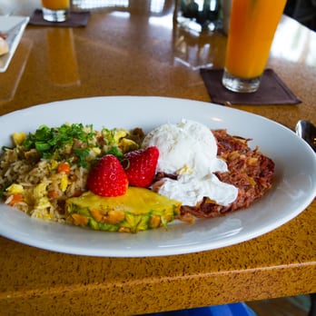 Ama Ama Restaurant - Poached eggs w/corned beef has & fried rice - New American Near Me - Kapolei, Hawaii