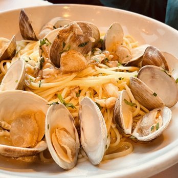 Park Side Restaurant - Linguini w/ Clams in white sauce - Italian Near Me - Corona, New York Park Side Restaurant - Linguini w/ Clams in white sauce - Italian Near Me - Corona, New York
