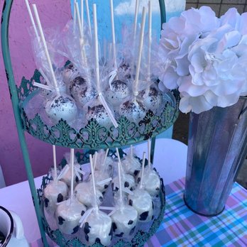 Izzy's Cake Pops - Moo marshmallows and Oreo cake pops - Desserts Near Me - Santa Ana, California