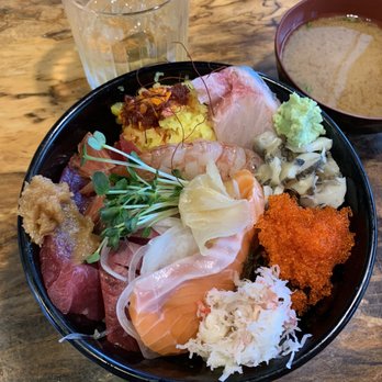 Sushi Murayama - Small chirashi bowl - Sushi Bars Near Me - Honolulu, Hawaii