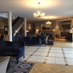Brakanes Hotel - Inside hotel lobby