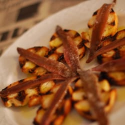 Capricho - Anchoas del Cantábrico sobre tostas, una calidad de producto magnífica.