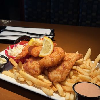 Bob's Burgers & Brew - Burgers Near Me - Everett, Washington