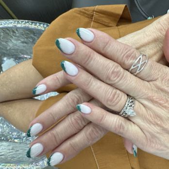 The Nail Lounge - Nail Salons Near Me - Naples, Florida
