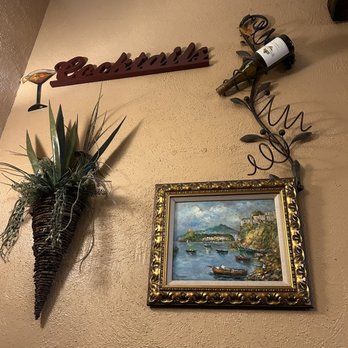 Vito's Italian Restaurant - Pretty decor - Italian Near Me - Greensboro, North Carolina Vito's Italian Restaurant - Pretty decor - Italian Near Me - Greensboro, North Carolina