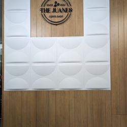 Juanes Café 3:16 - Interior sign