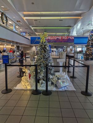 Jackson-Medgar Wiley Evers International Airport by null
