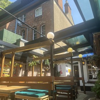 Rose & Crown Public House - Patio area of pub - Pubs Near Me - Oxford, OXF Rose & Crown Public House - Patio area of pub - Pubs Near Me - Oxford, OXF