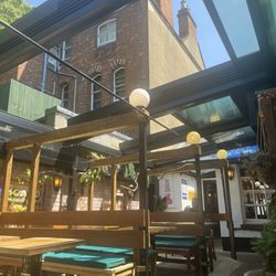 Rose & Crown Public House - Patio area of pub
