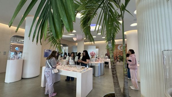 Glossier LA by null