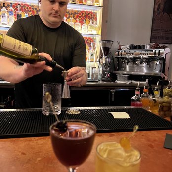 The Well - Manhattan - Bars Near Me - Oakland, California